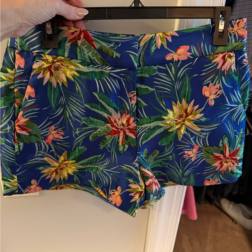 New-Never Worn-CeCe-Havana Fiesta Tropical Jacquard shorts Size 8